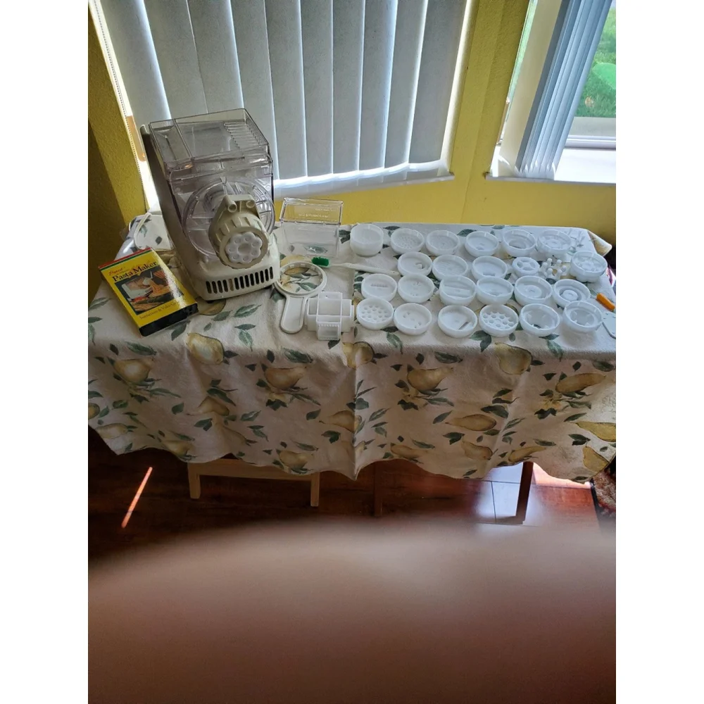 Popeil Pasta Maker w/accessories